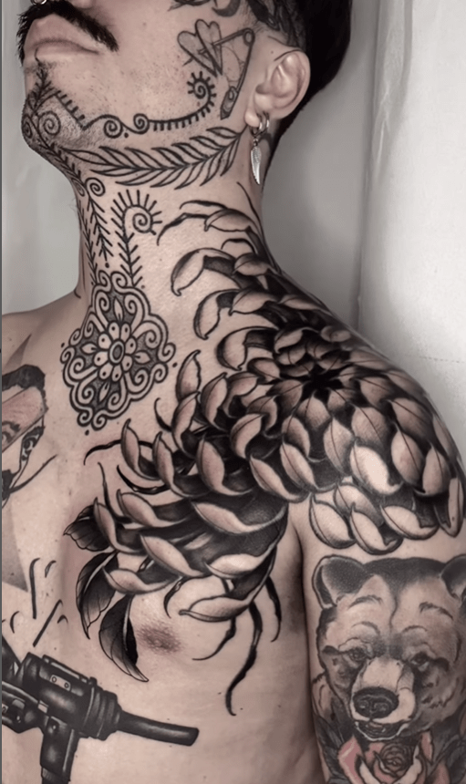 Tatuaje crisantemo Barcelona chrysanthemum Tattoo