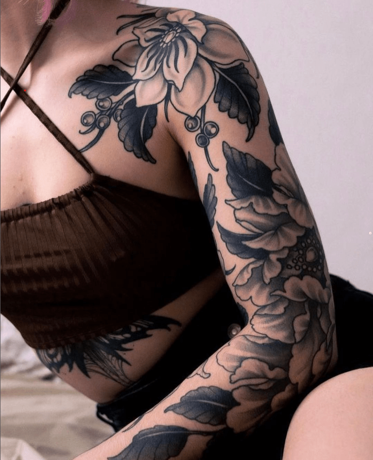 Tatuaje flores realista Barcelona flower blackwork Tattoo