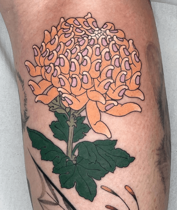 tatuaje de crisantemo neo-japonés, Japanese neo-traditional Neo-Japanese chrysanthemum tattoo.