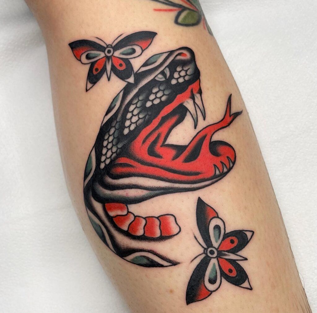 old school snake butterfly tattoo, tatuaje serpiente mariposa tradi Barcelona