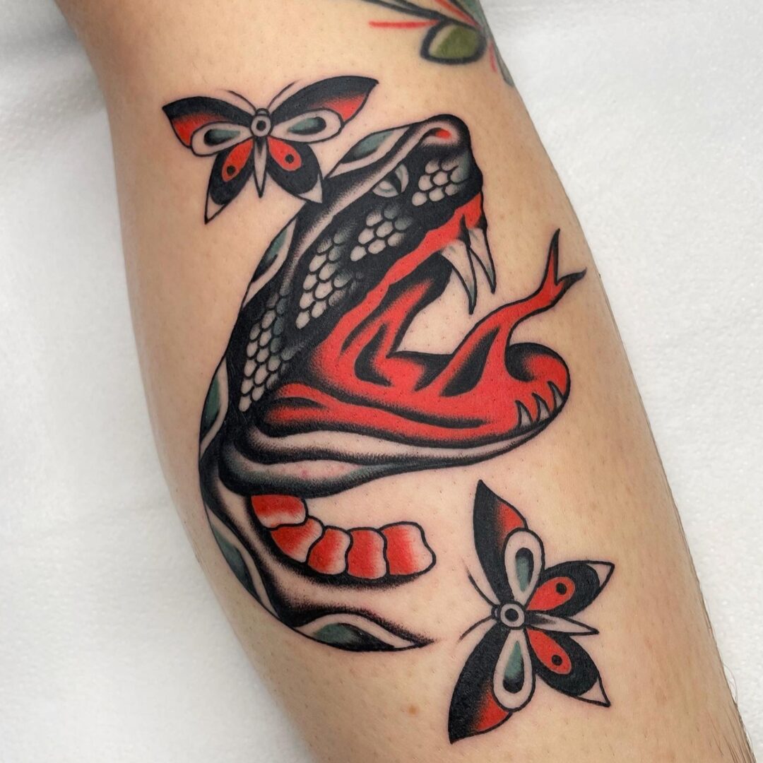 Grimm1 old school snake butterfly tattoo, tatuaje serpiente mariposa tradi Barcelona