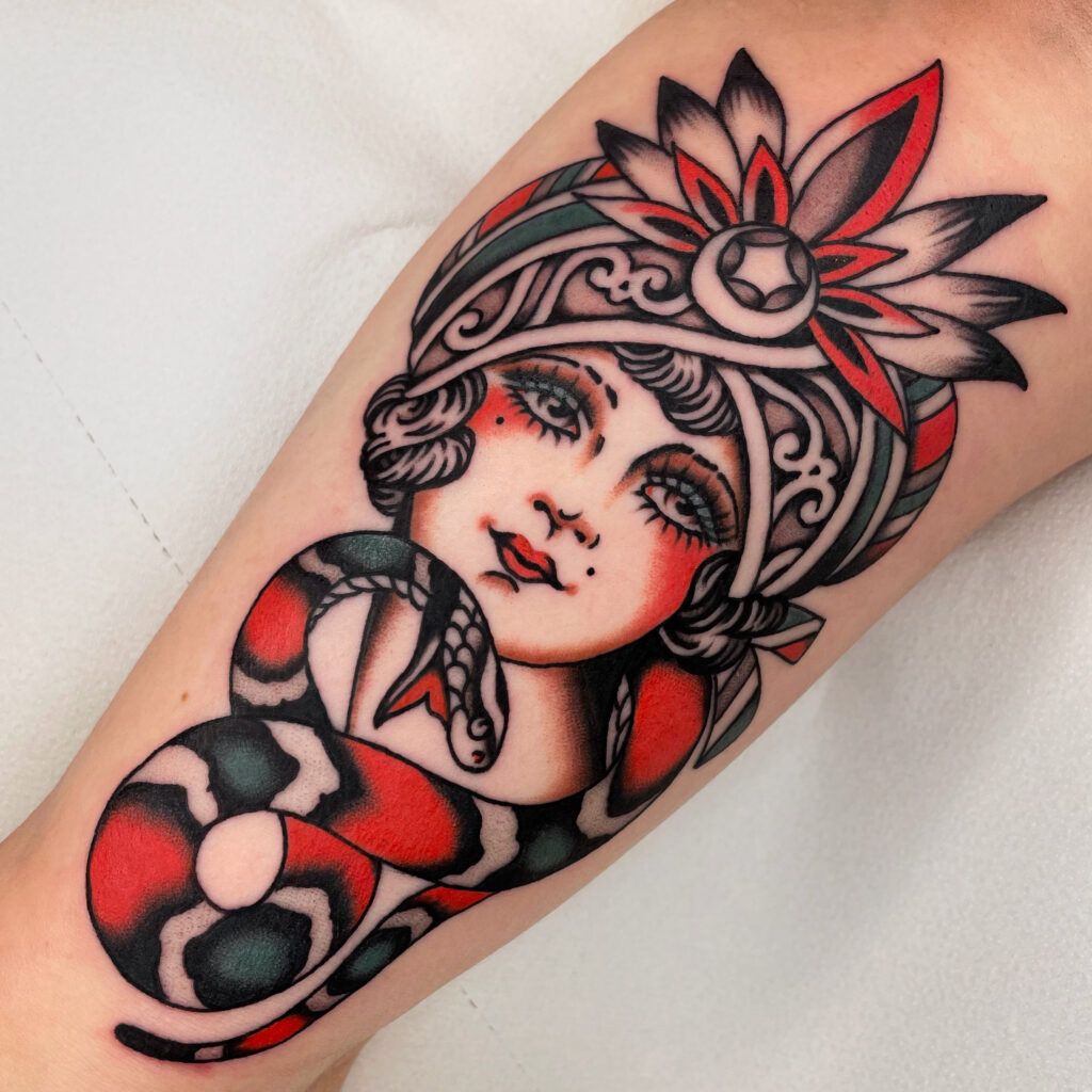 Barcelona woman's face snake Old school tattoo, tatuaje tradi de cara de mujer serpiente