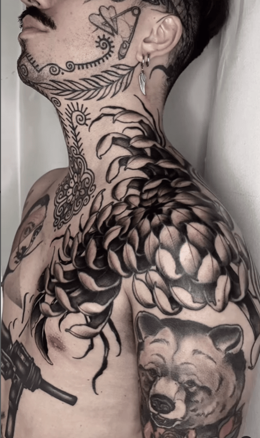 tatuaje de crisantemo, chrysanthemum tattoo.