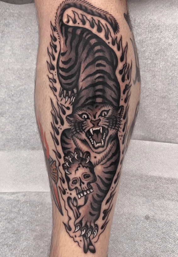 Captura-de-pantalla-2023-11-24-030930 Tatuaje de Tigre tradicional Barcelona Old School Tiger Tattoo Mikimaiks