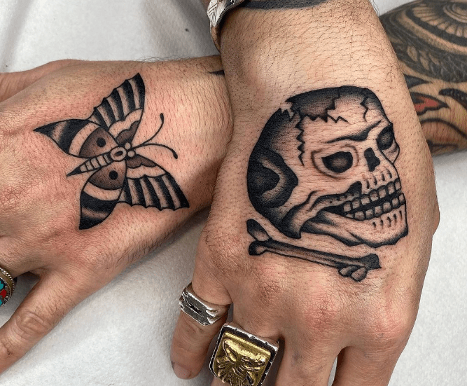tatuaje tradicional manos calavera mariposa, butterfly skull traditional tattoo old school