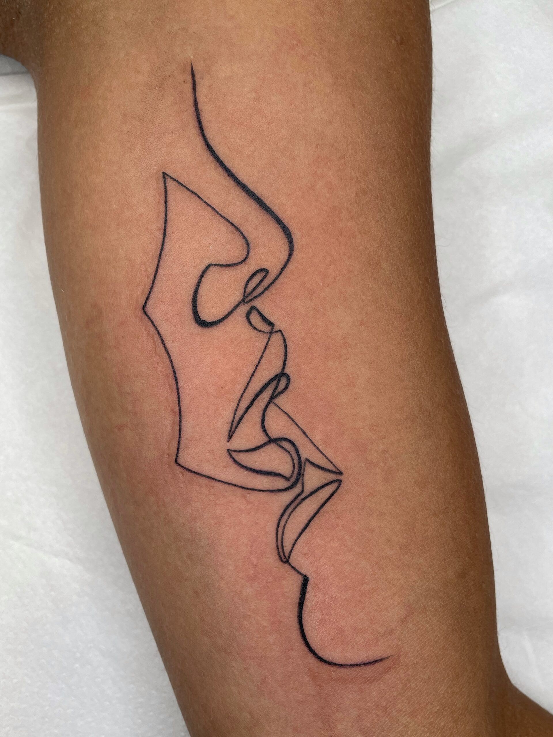Tatuajes sin cita previa en Barcelona - Walkins Tattoos - Perfil de cara en linea