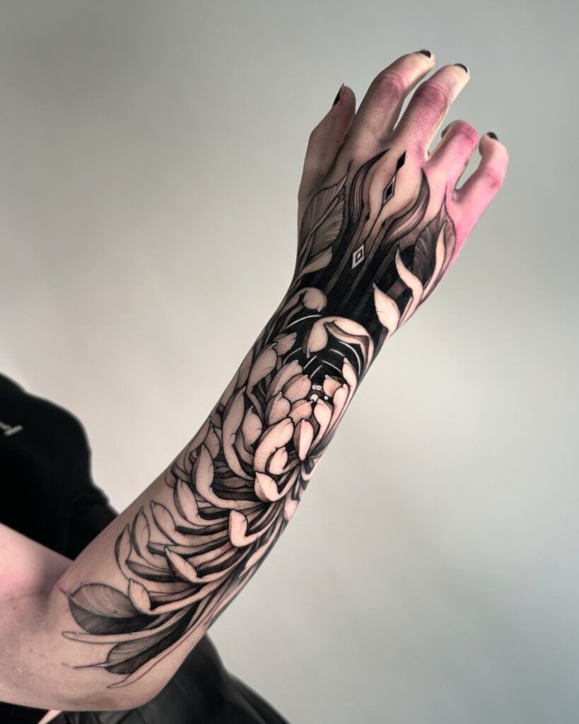 BLACKWORK TATTOO